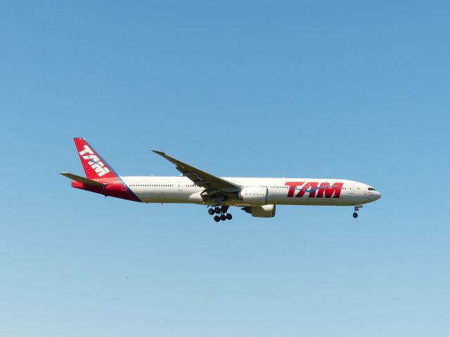 BOEING 777-300ER (PT-MUH)