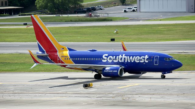 Boeing 737-700 (N915WN) - A Southwest Boeing 737-700 taxiing after arriving from Tampa