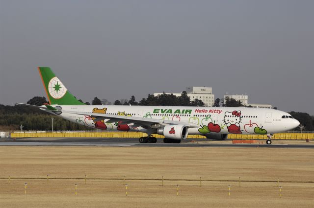 Airbus A330-300 (B-16332) - Departure at NRT Airport Runway 16R on 2011/12/29 Hello Kitty c/s