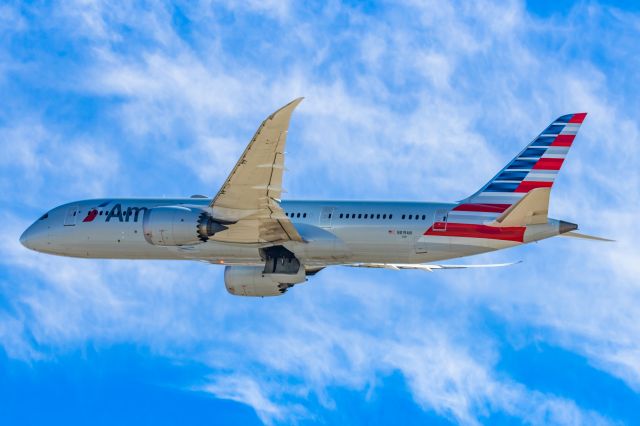Boeing 787-8 (N819AN) - An American Airlines 787-8 taking off from PHX on 2/11/23 during the Super Bowl rush. Taken with a Canon R7 and Canon EF 100-400 II L lens.