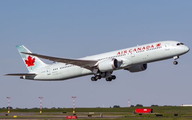 Boeing 787-9 Dreamliner (C-FPQB)