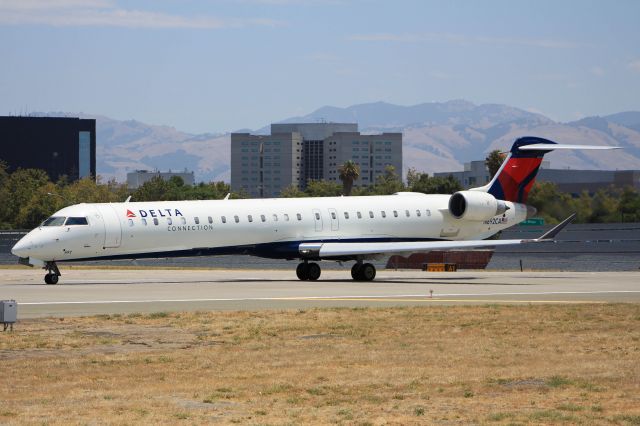 Canadair Regional Jet CRJ-900 (N692CA)