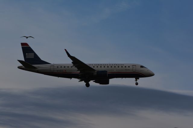 Embraer 170/175 (N118HQ)