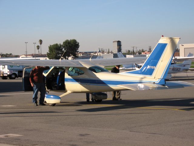 Cessna Cardinal (N17019) - In line for fuel