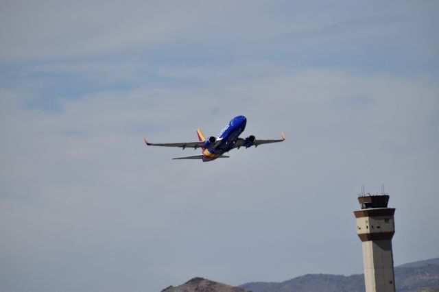 Boeing 737-700 (N212WN) - SWA1738 ~ KRNO-KDEN ~ 4 June, 2020