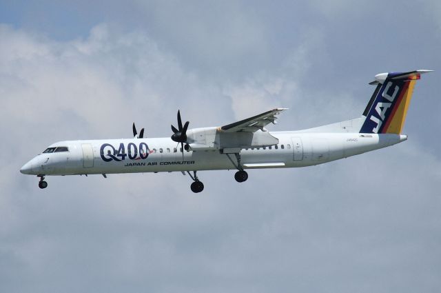 de Havilland Dash 8-400 (JA842C)