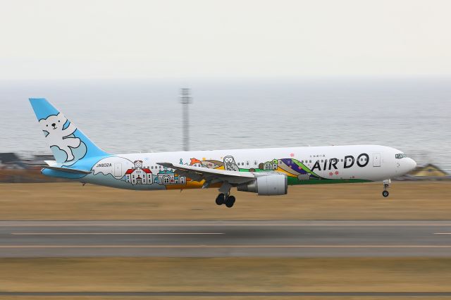 BOEING 767-300 (JA602A) - hakodate airport hokkaido japan 