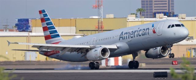 Airbus A321 (N537UW) - Phoenix Sky Harbor Interntional Airport rwy 8 09SEP19