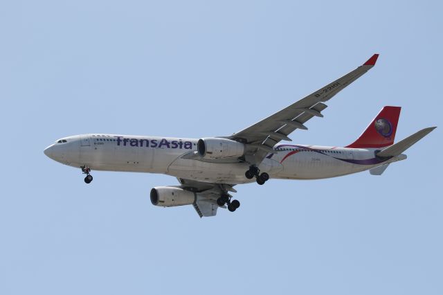 Airbus A330-300 (B-22101) - 13 July 2016:TPE-HKD.