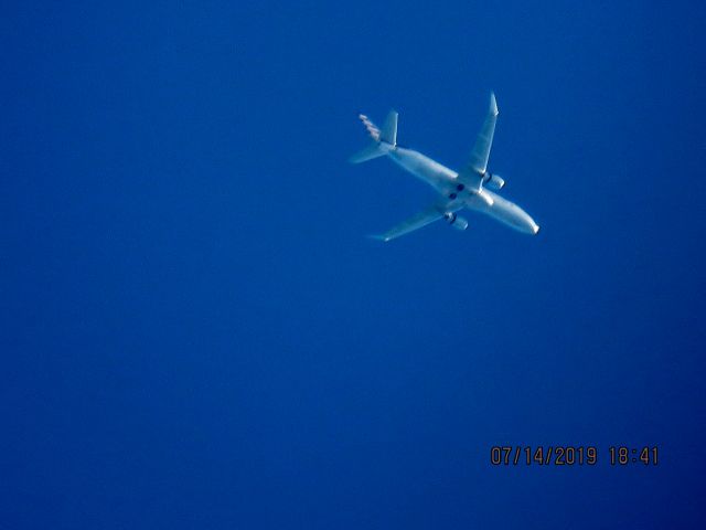 Embraer 175 (N279MQ)