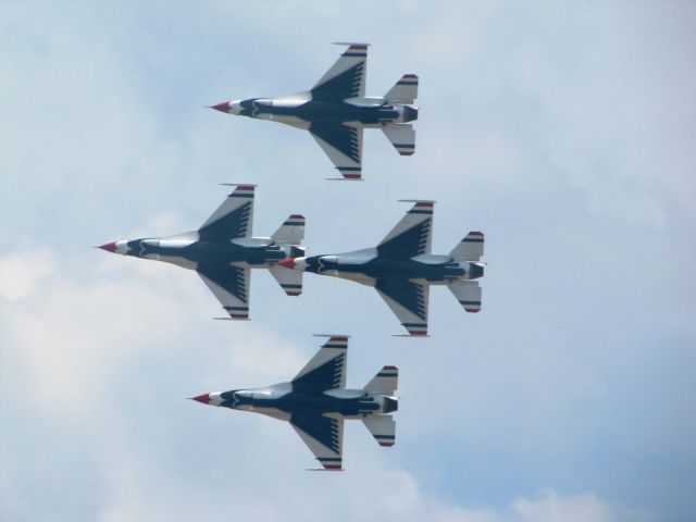 Lockheed F-16 Fighting Falcon —