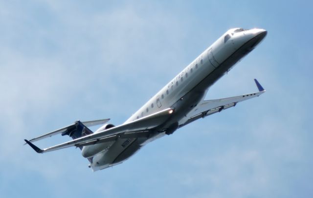 Embraer EMB-145XR (N11191) - Minutes before landing, summer 2019.