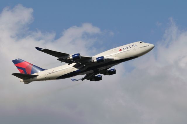 Boeing 747-400 (N676NW) - 2011/4/24