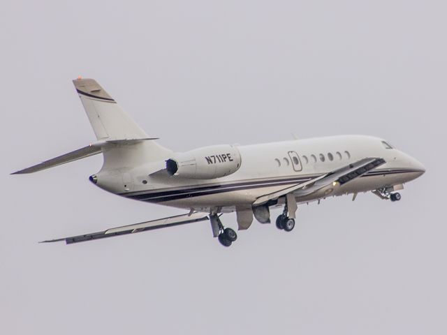 Dassault Falcon 2000 (N711PE) - Take off from London Luton