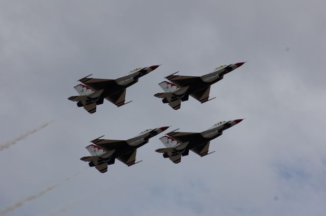 Lockheed F-16 Fighting Falcon — - Thunderbirds at DYS.