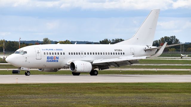 Boeing 737-500 (N732KA) - Joe Biden's new campaign 737 landing at GRR