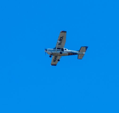 Cessna 206 Stationair (N551HP) - Over the 10 Freeway. Beaumont CA. 3-18-2019 br /Cessna 206 (N551HP)