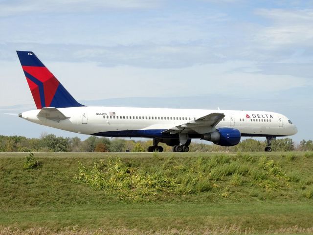 Boeing 757-200 (N662DN)