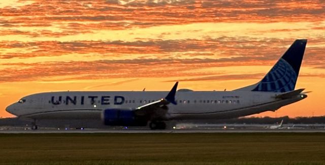 Boeing 737 MAX 9 (N77578) - Brand new from the Boeing factory. Runway 19 arrival. 11/22/23.