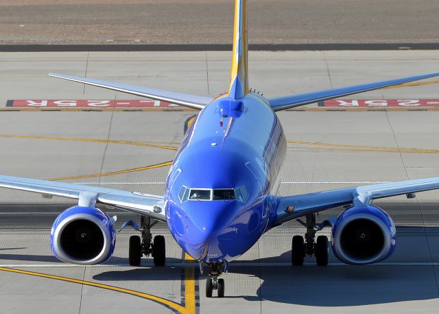 Boeing 737-700 (N7823A)