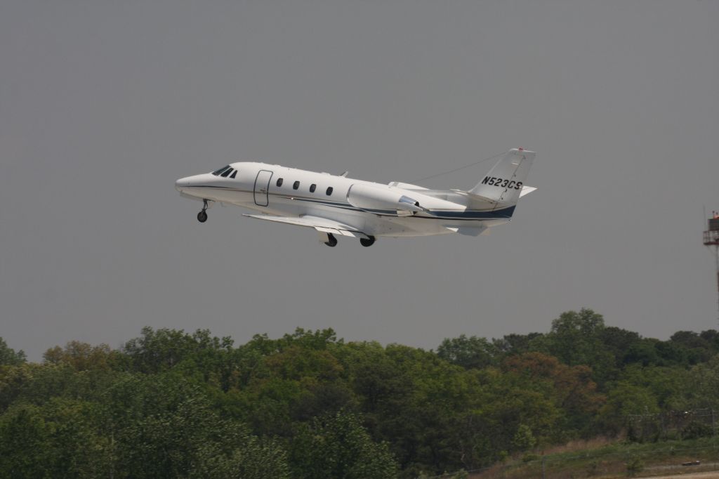 Cessna Citation V (N523CS) - Wheels up