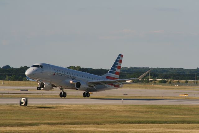 Embraer 170/175 (N224NN)