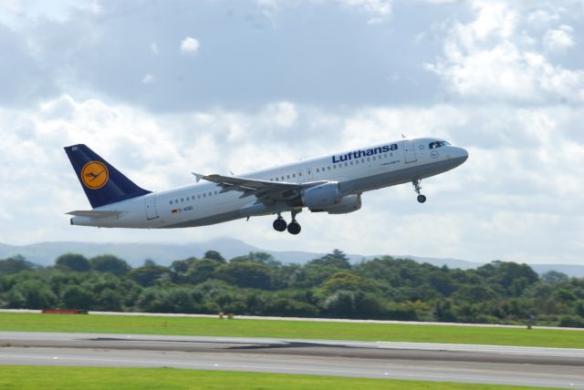 BOEING 737-300 (D-AIQD) - Manchester Viewing Area