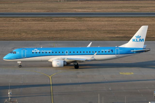 Embraer ERJ-190 (PH-EZB)