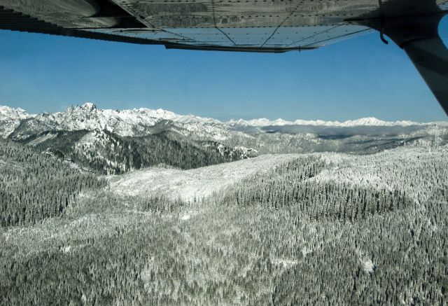 Cessna Skyhawk (C-GINH) - Winter wonderland. Somewhere over the cascades between Seattle and Ellensburg. 