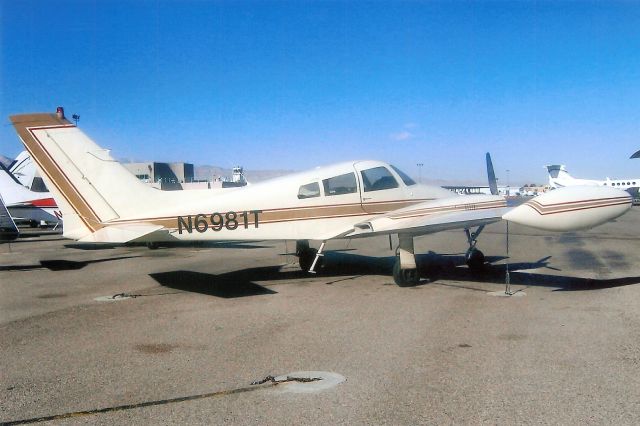 Cessna 310 (N6981T) - Seen here in Jan-06.br /br /Registration cancelled 8-Jan-18 as expired.
