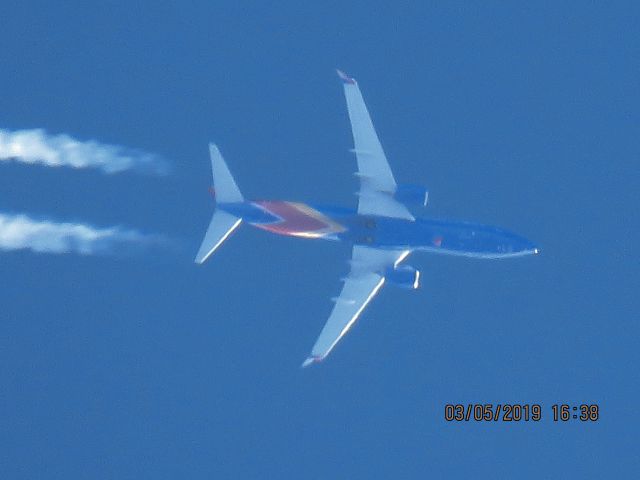 Boeing 737-800 (N8567Z)