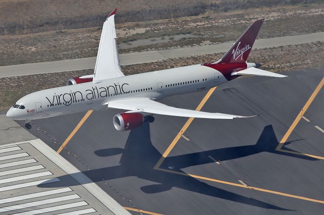 Boeing 787-9 Dreamliner (G-VZIG) - Landing (taken from a helicopter). 