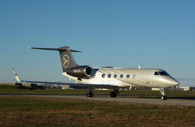 Gulfstream Aerospace Gulfstream IV (N141JE) - Visiting CYHU on 10-11-2021