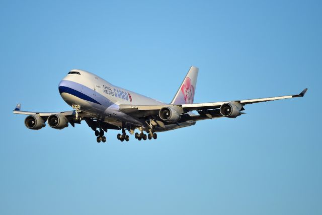 Boeing 747-400 (B-18725)