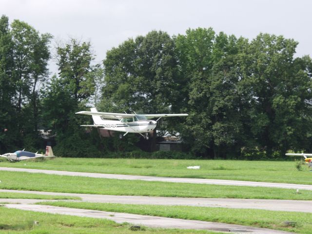 Cessna Skyhawk (N89464)