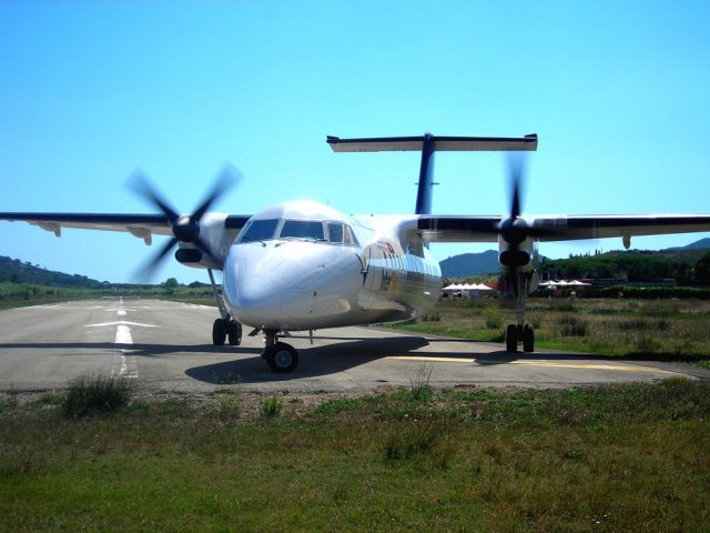 de Havilland Dash 8-300 (OE-LSB)