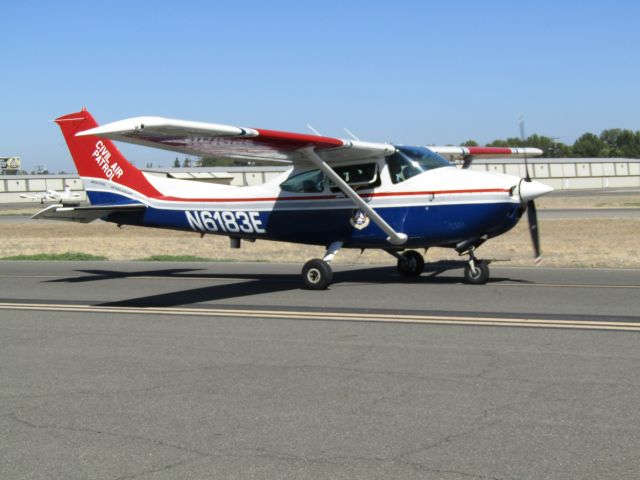 Cessna Skylane (N6183E) - Taxiing to RWY 24