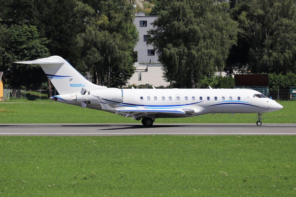Bombardier Global 5000 (N989RJ)