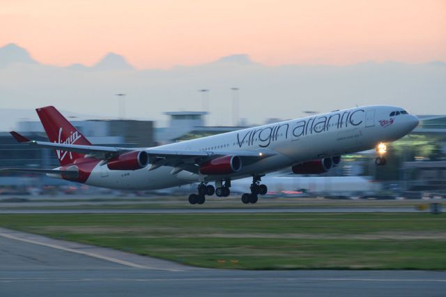 Airbus A340-300 (G-VFAR)