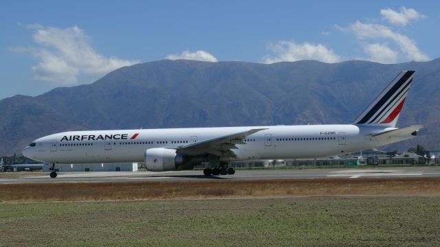 BOEING 777-300ER (F-GZNR) - SPOTTER JULIO VILLARROEL MAUNAbr /FOTO TOMADA EN AEROPUERTO ARTURO MERINO BENITEZ, SANTIAGO DE CHILE