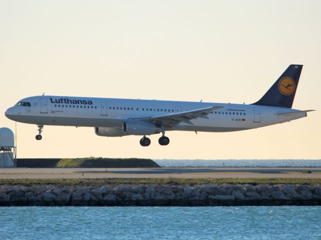 Airbus A321 (D-AIDN) - 04 février 2016