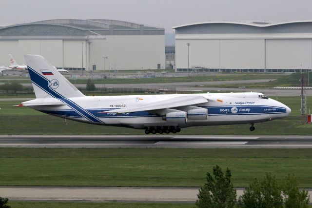 Antonov An-124 Ruslan (RA-82043)