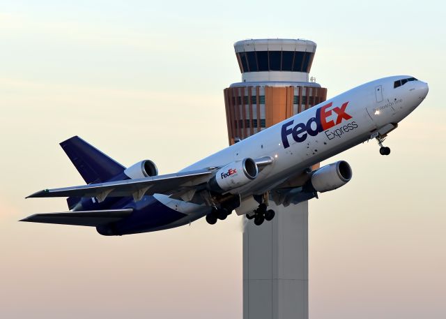 McDonnell Douglas DC-10 (N375FE)