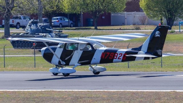 Cessna Skyhawk (N7992G) - March 19, 2017, Lebanon, Tenn -- This unique Cessna 172L is departing on runway 19.  I wished he had come back around, but these were the only shots I could catch.