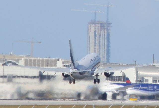 Boeing 737-700 (N278EA)