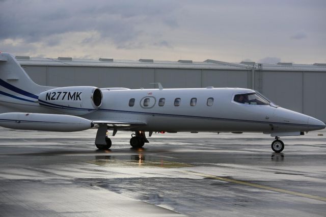 Learjet 35 (N277MK)