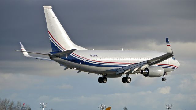 Boeing 737-700 (N835BA) - A Boeing owned B737-7BC(BBJ) on final to Rwy 16R on 1/19/15. (ln 491 / cn 30572).