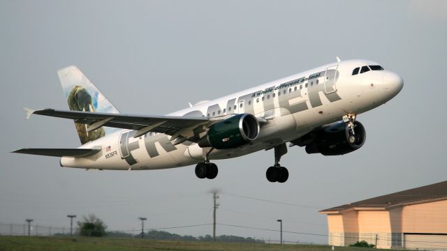 de Havilland Dash 8-400 (N936FR) - Airbus 319 leaving Nashville for Denver