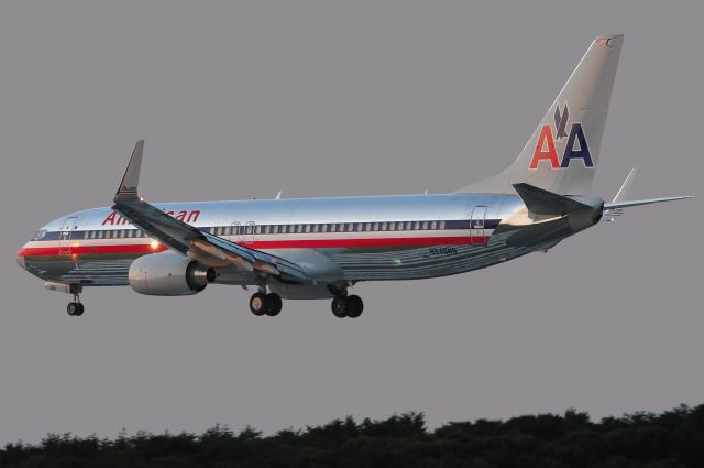 Boeing 737-800 (N846NN) - Seen at KBWI on 8/7/2010.      http://discussions.flightaware.com/profile.php?mode=viewprofile&u=269247