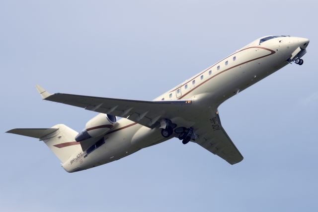 Canadair Regional Jet CRJ-200 (9H-JOY)